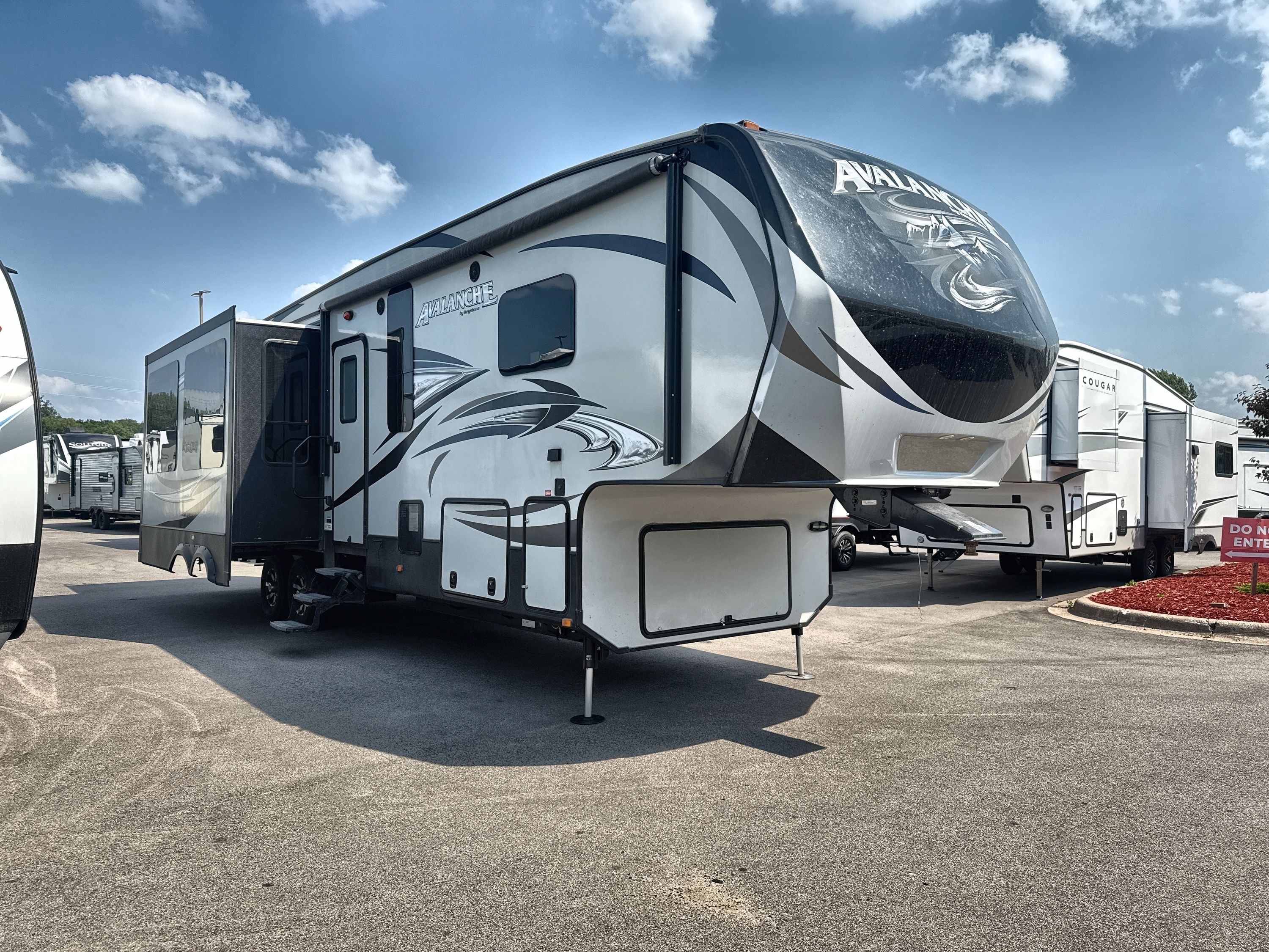 2016 Keystone AVALANCHE 355RK in forest lake MN