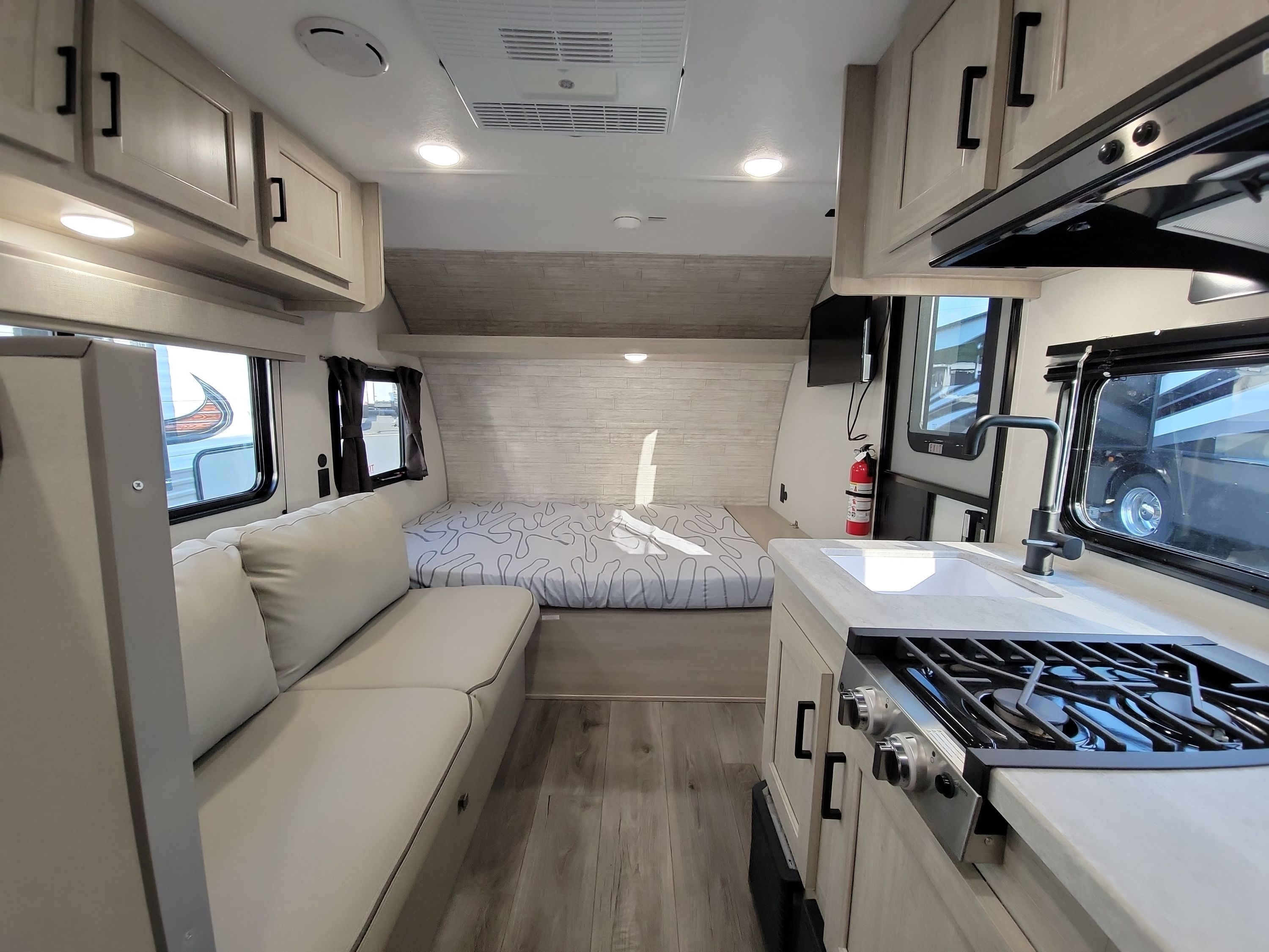 2025 Coachmen CATALINA SUMMIT 164BHX in west hatfield MA