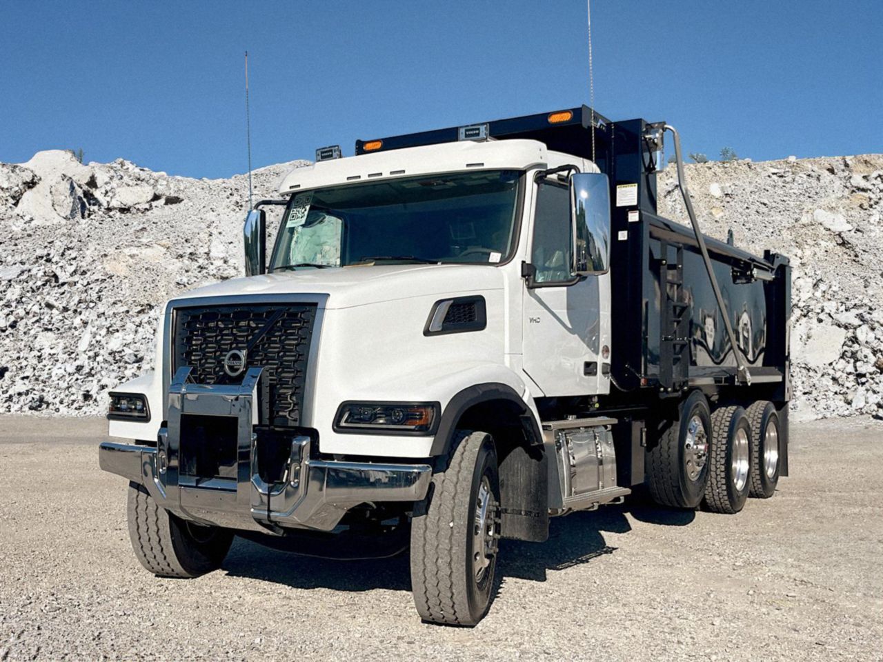 2025 VOLVO VHD in Poulsbo, WA