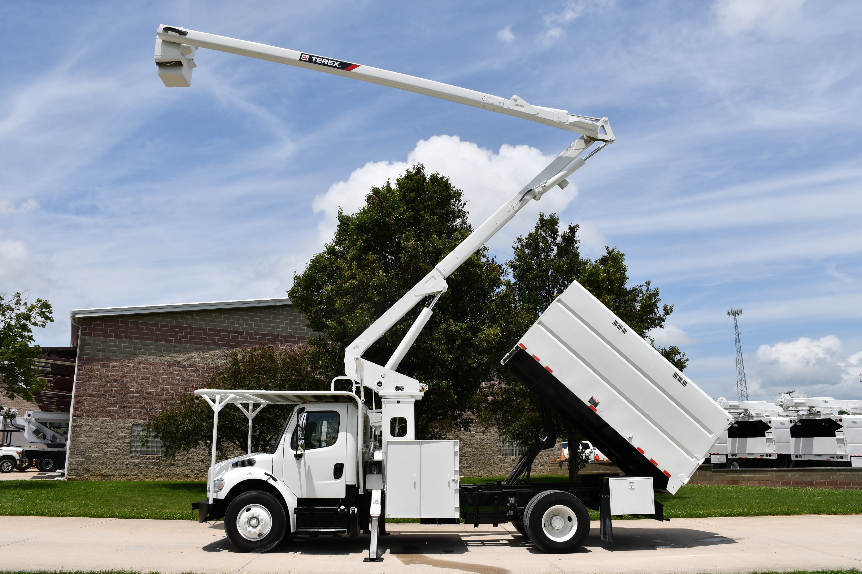2013 FREIGHTLINER BUSINESS CLASS M2 106 in Clinton, IL