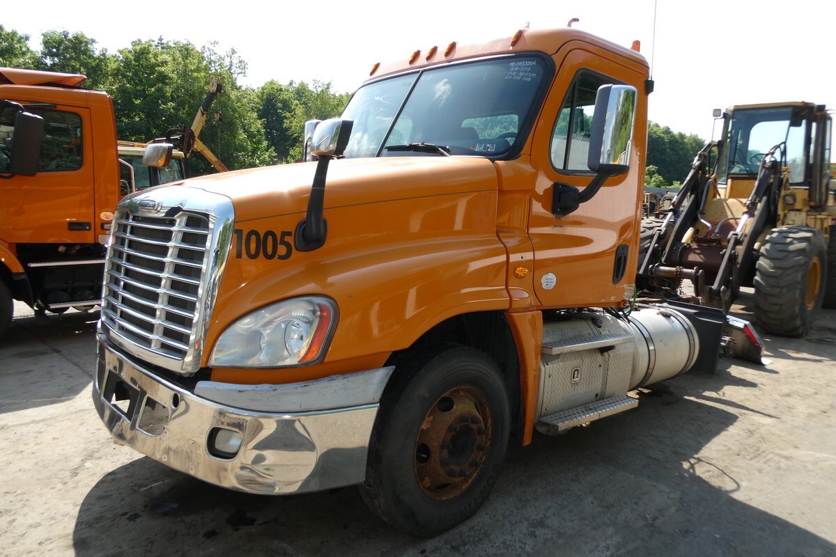 2013 FREIGHTLINER CASCADIA 125 in Sparrow Bush, NY