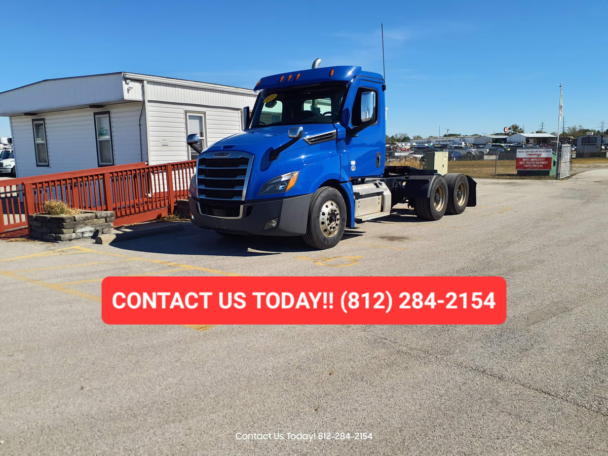 2021 FREIGHTLINER CASCADIA 126 in Clarksville, IN