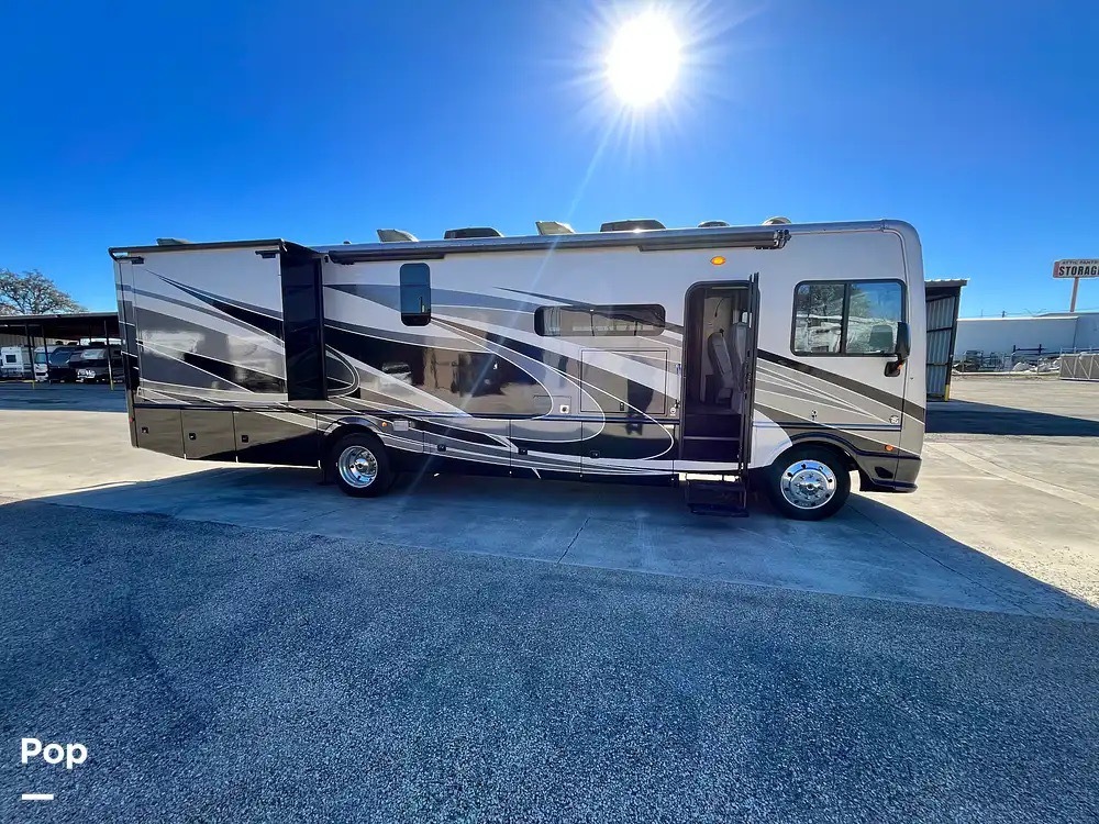 2020 Fleetwood BOUNDER 35K RV