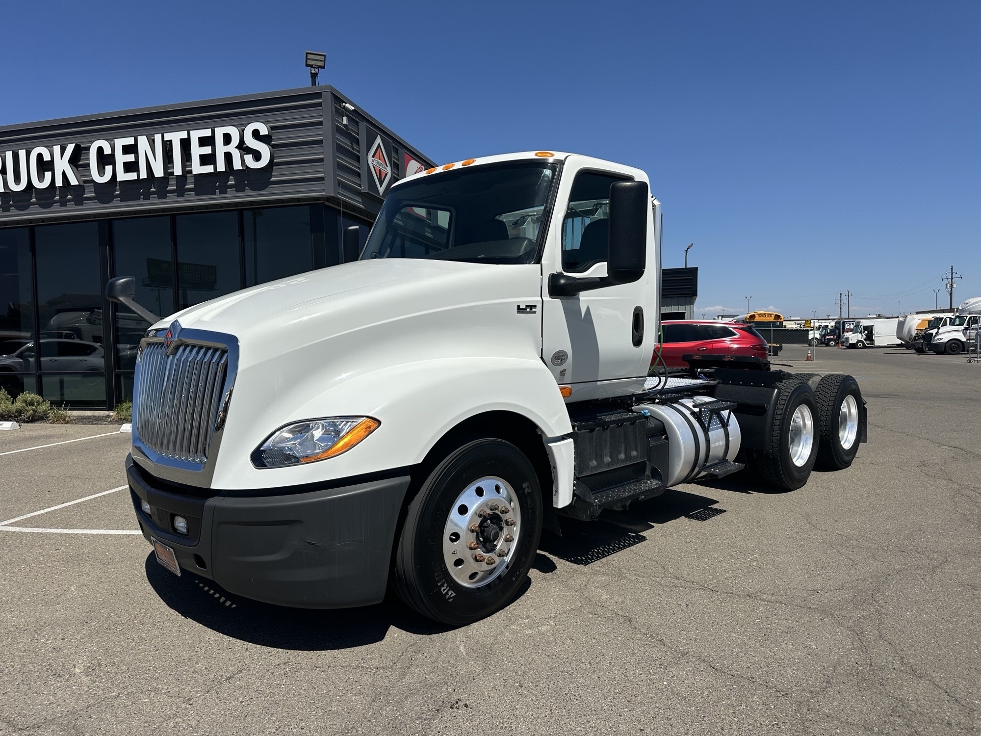 2020 INTERNATIONAL LT625 in Fresno, CA