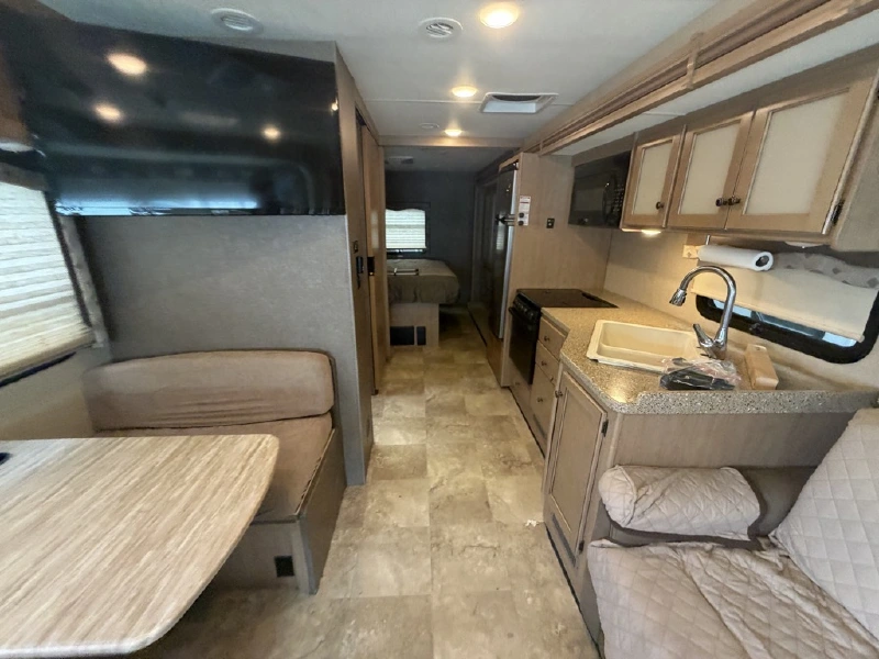 2018 THOR MOTOR COACH WINDSPORT 29M
