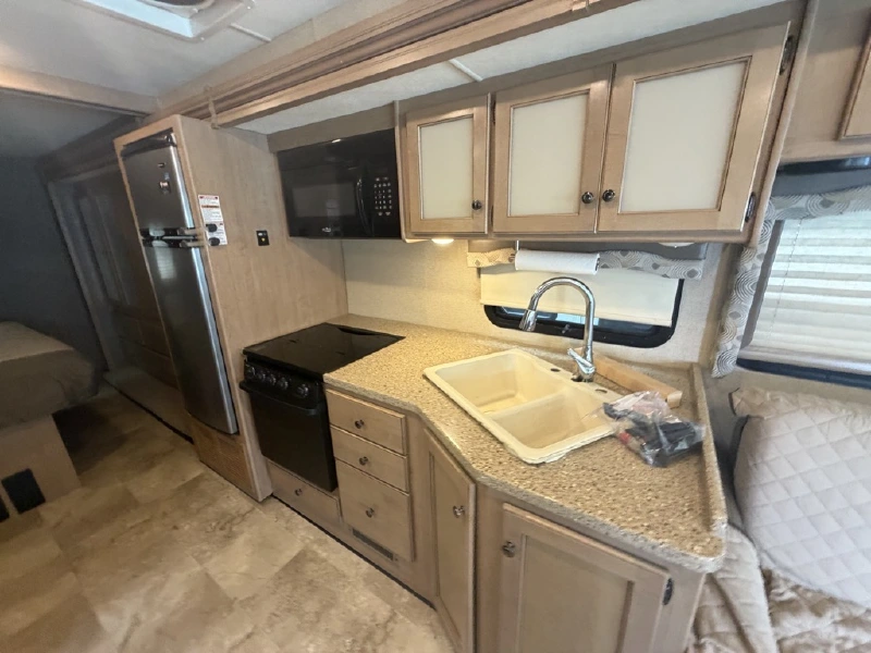 2018 THOR MOTOR COACH WINDSPORT 29M