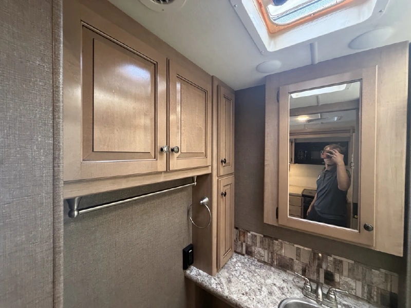 2018 THOR MOTOR COACH WINDSPORT 29M