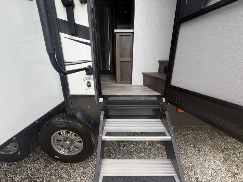 2021 HEARTLAND BIGHORN 3375SS