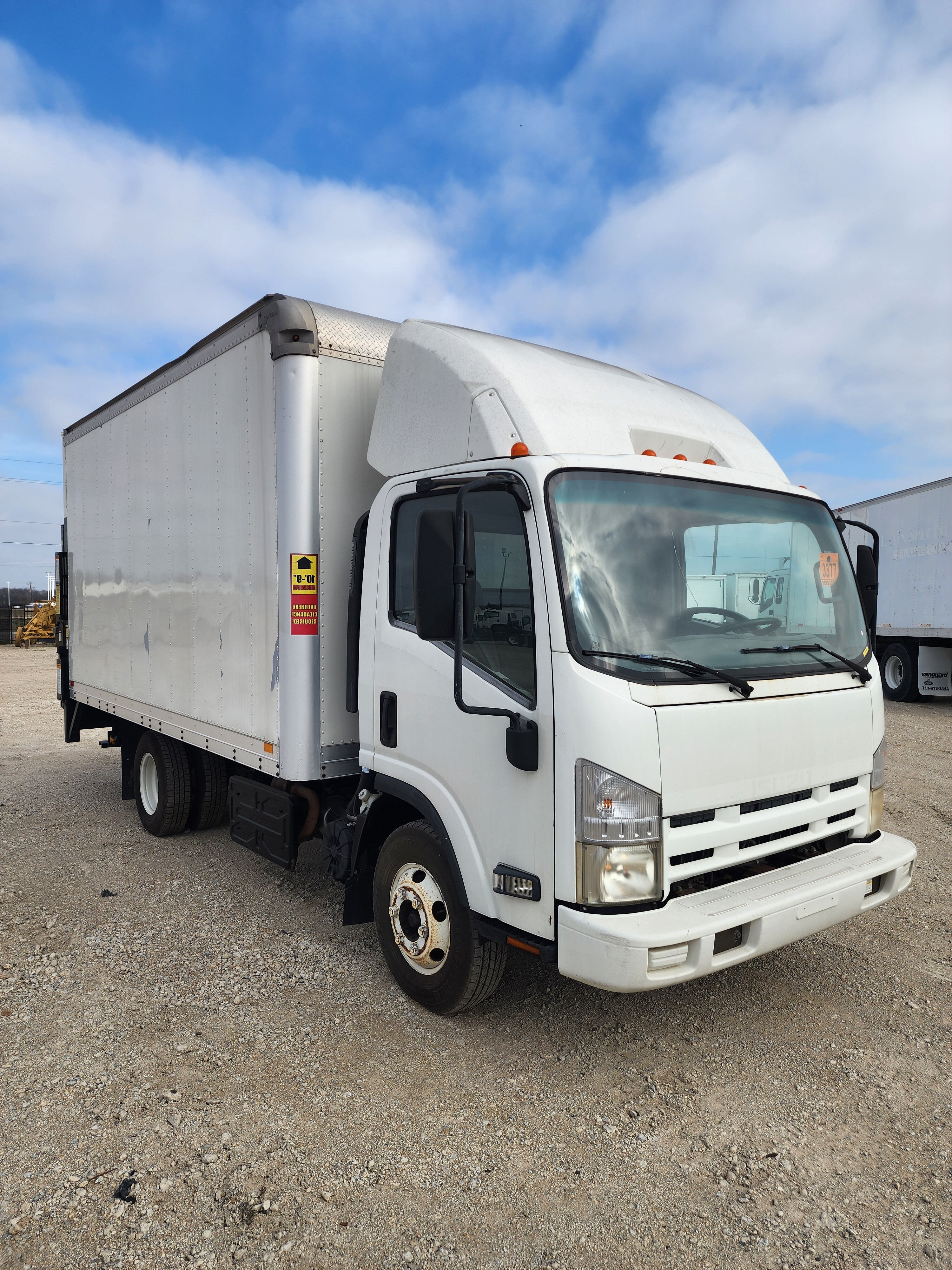 2013 Isuzu NPR 14' DRY VAN GATE in Rockwall, TX