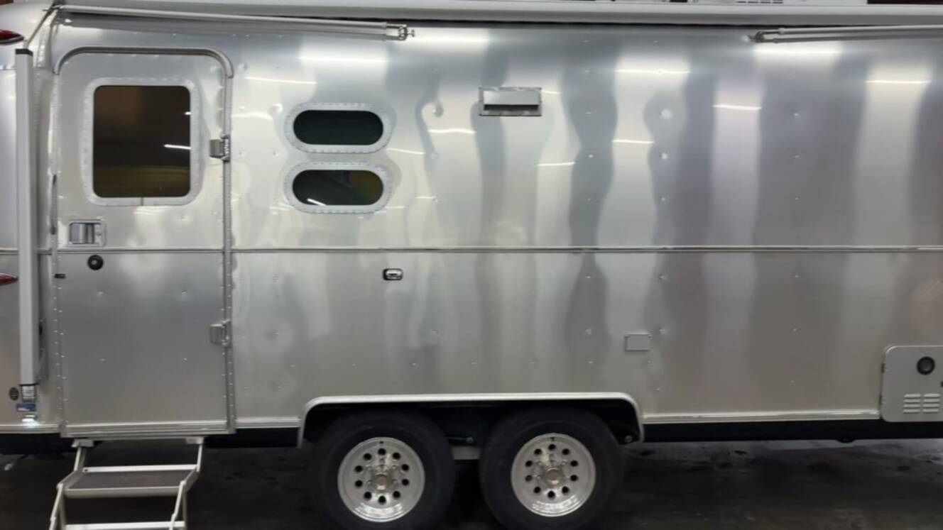 A photo of this 2024 Airstream International 25FB