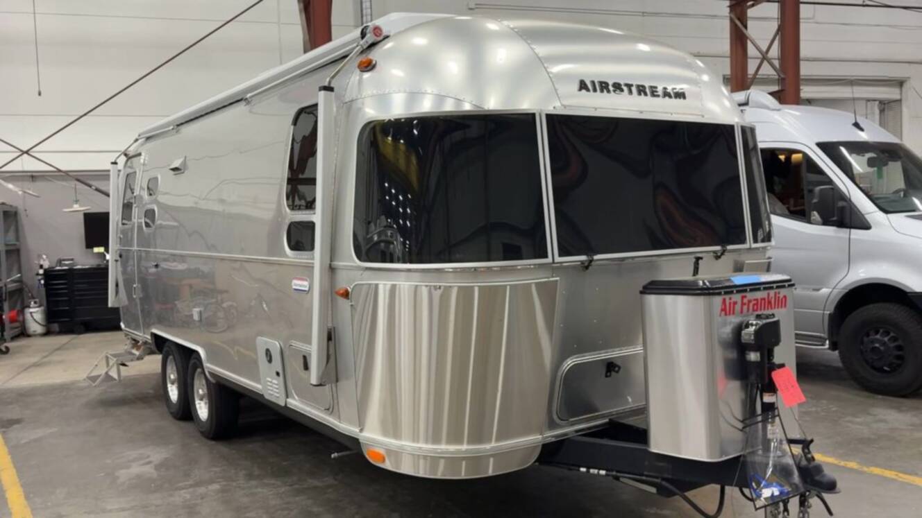 A photo of this 2024 Airstream International 25FB