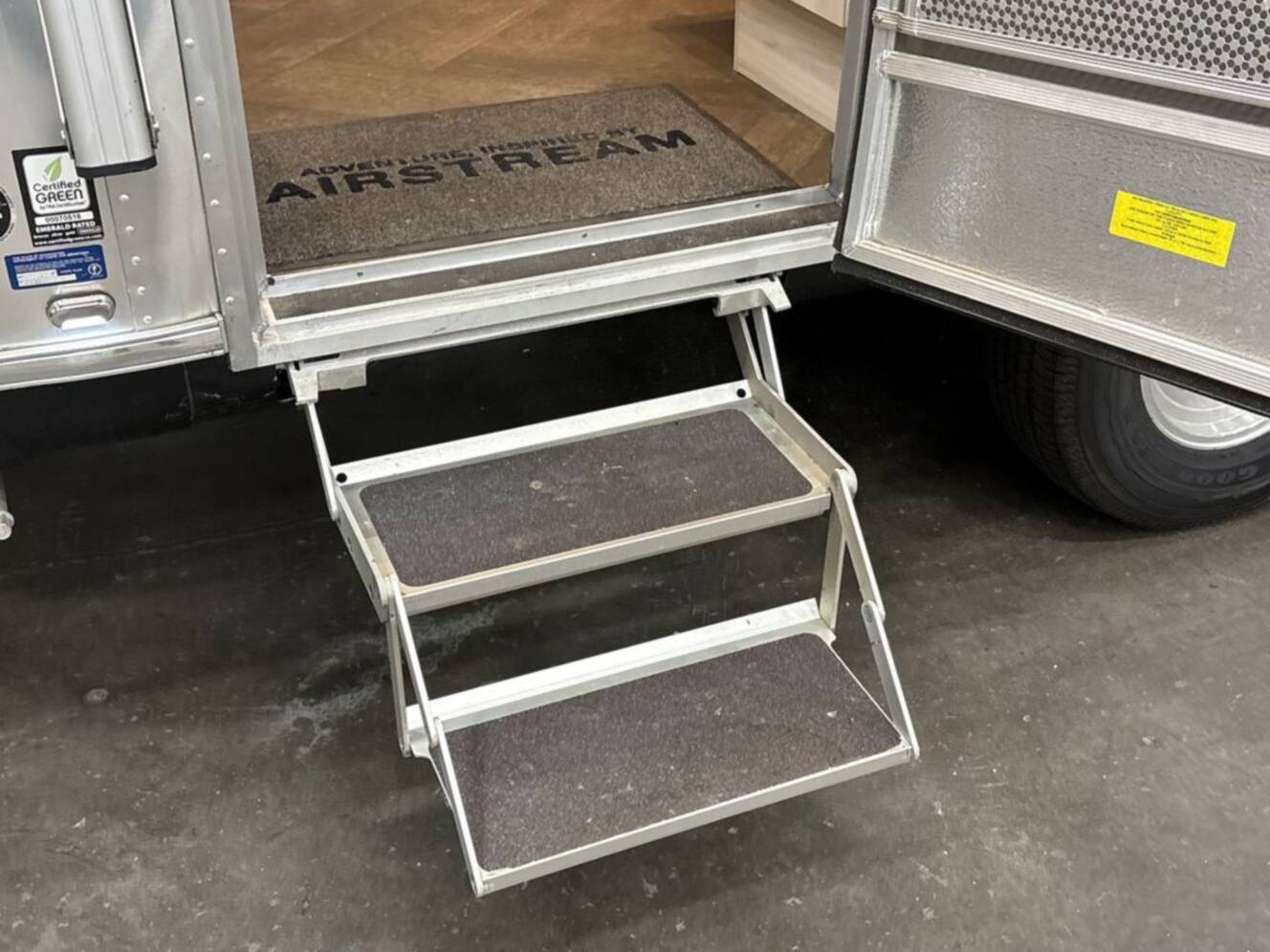 A photo of this 2024 Airstream International 25FB