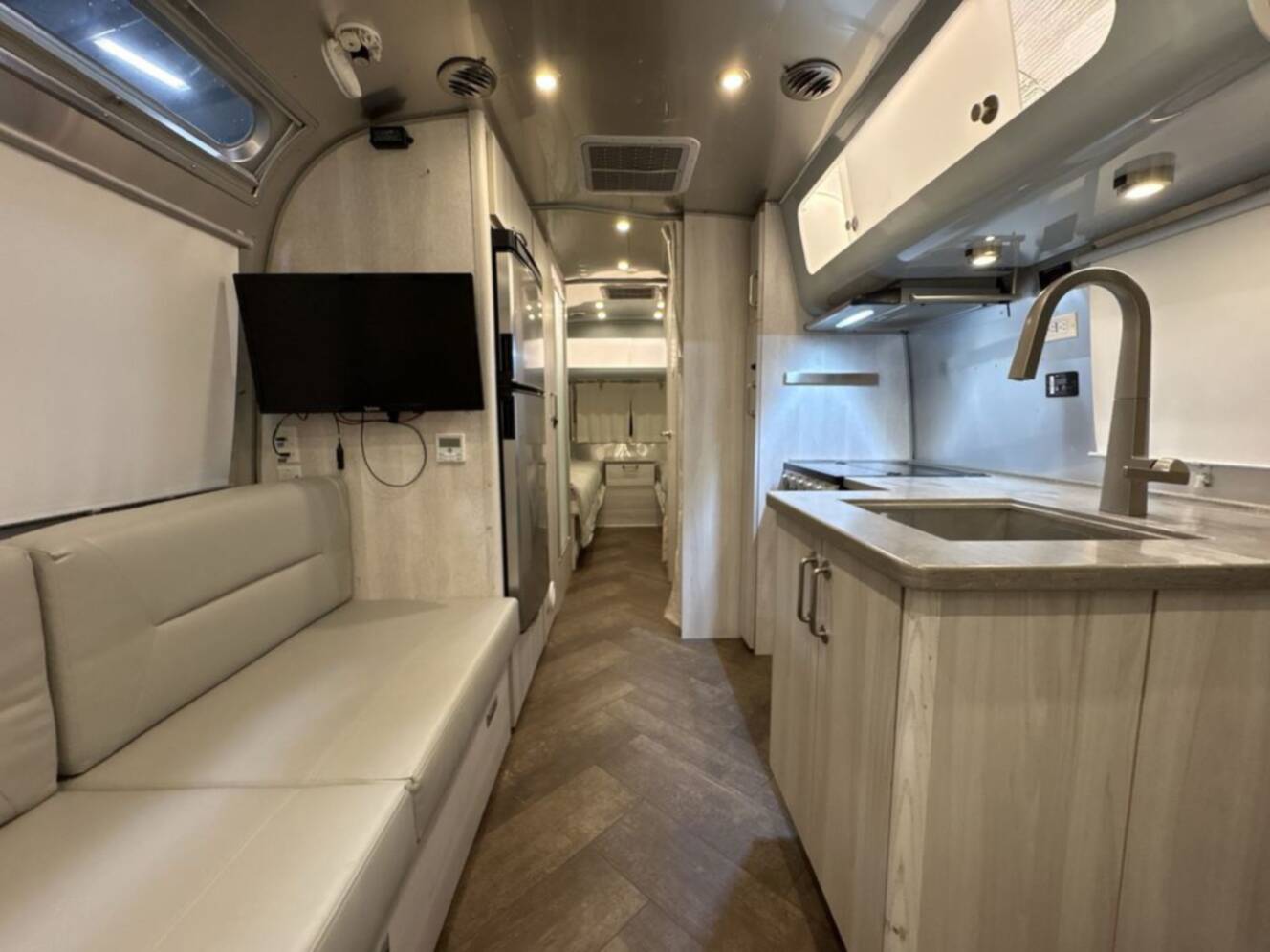 A photo of this 2024 Airstream International 25FB