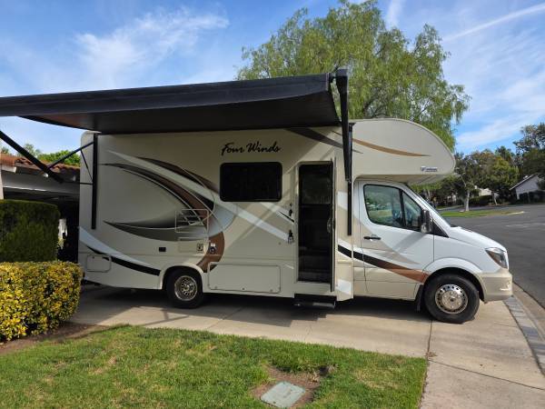2018 Thor Motor Coach FOUR WINDS 24FS RV