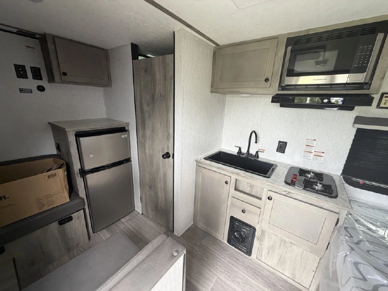 2027 SUNSET PARK RV SUNLITE LTD 13BD