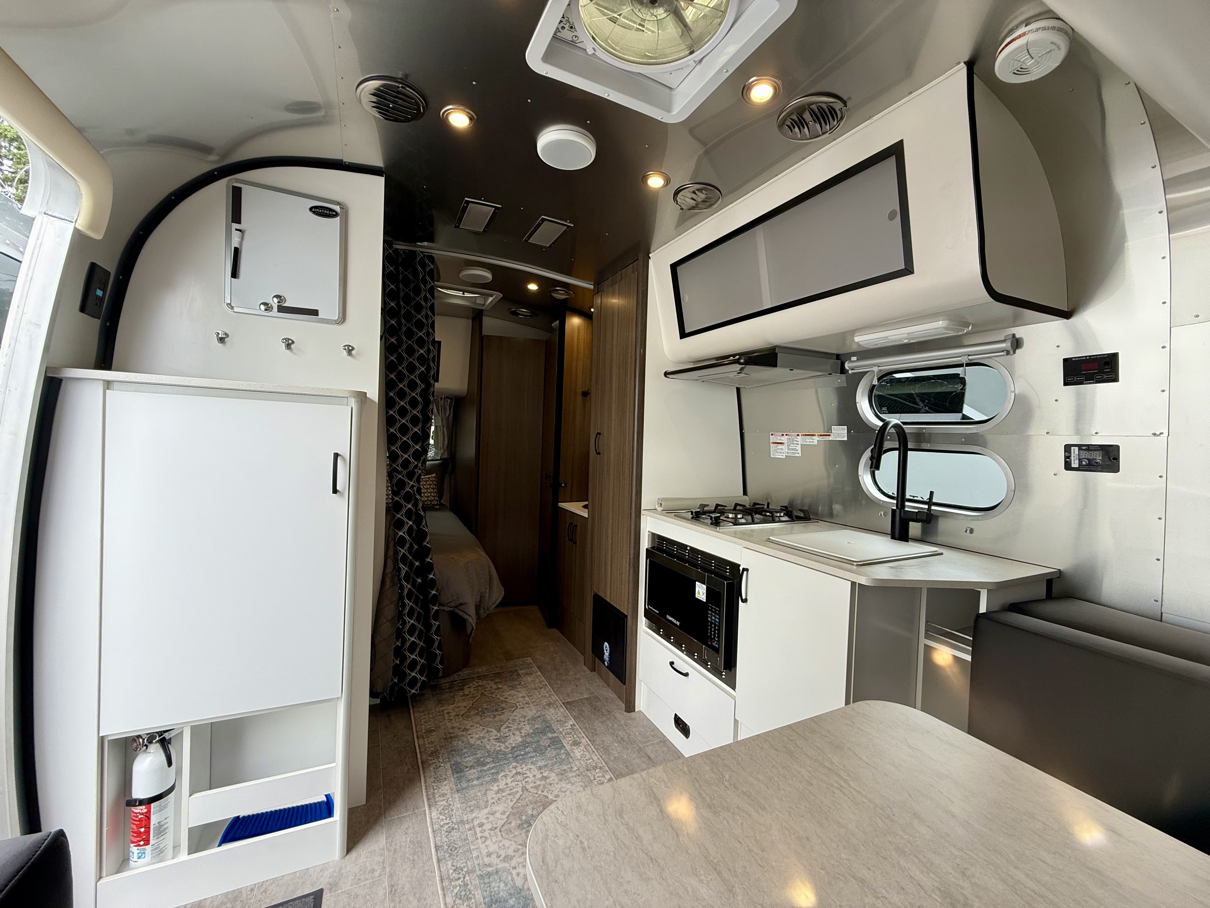 2023 Airstream CARAVEL 19CB in kirkland WA