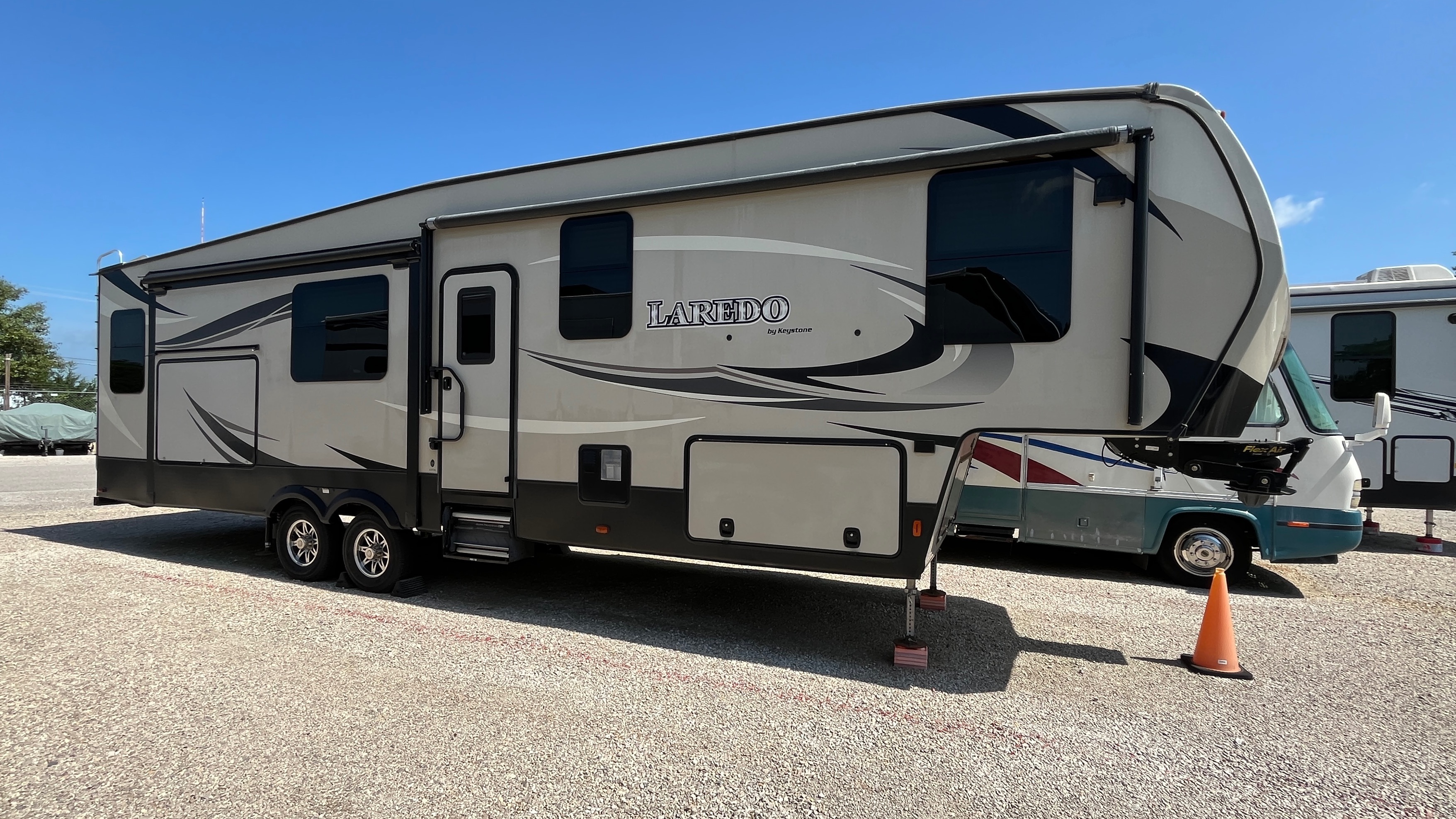 2017 Keystone LAREDO 325RL RV