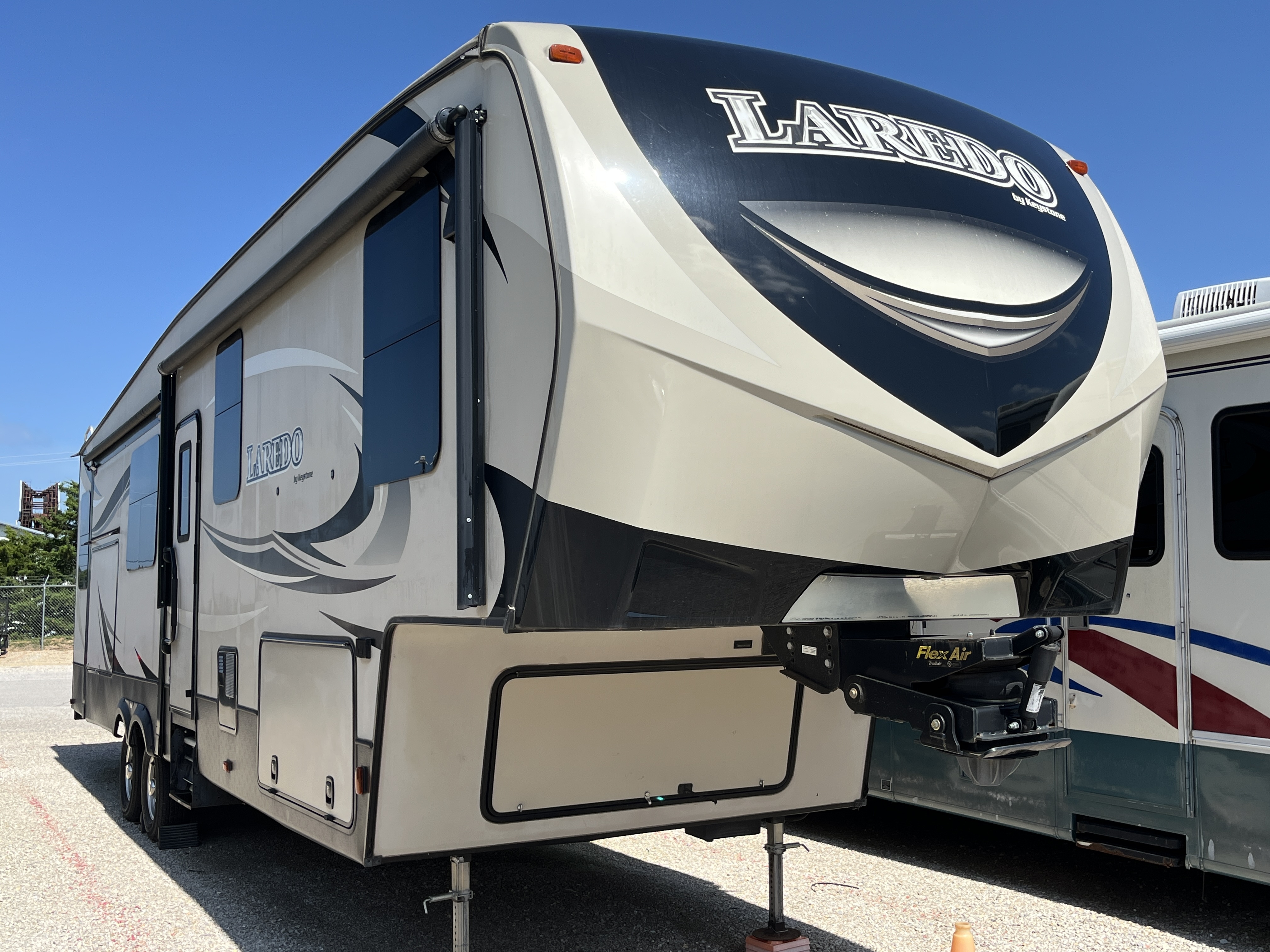 2016 Keystone LAREDO 325RL RV