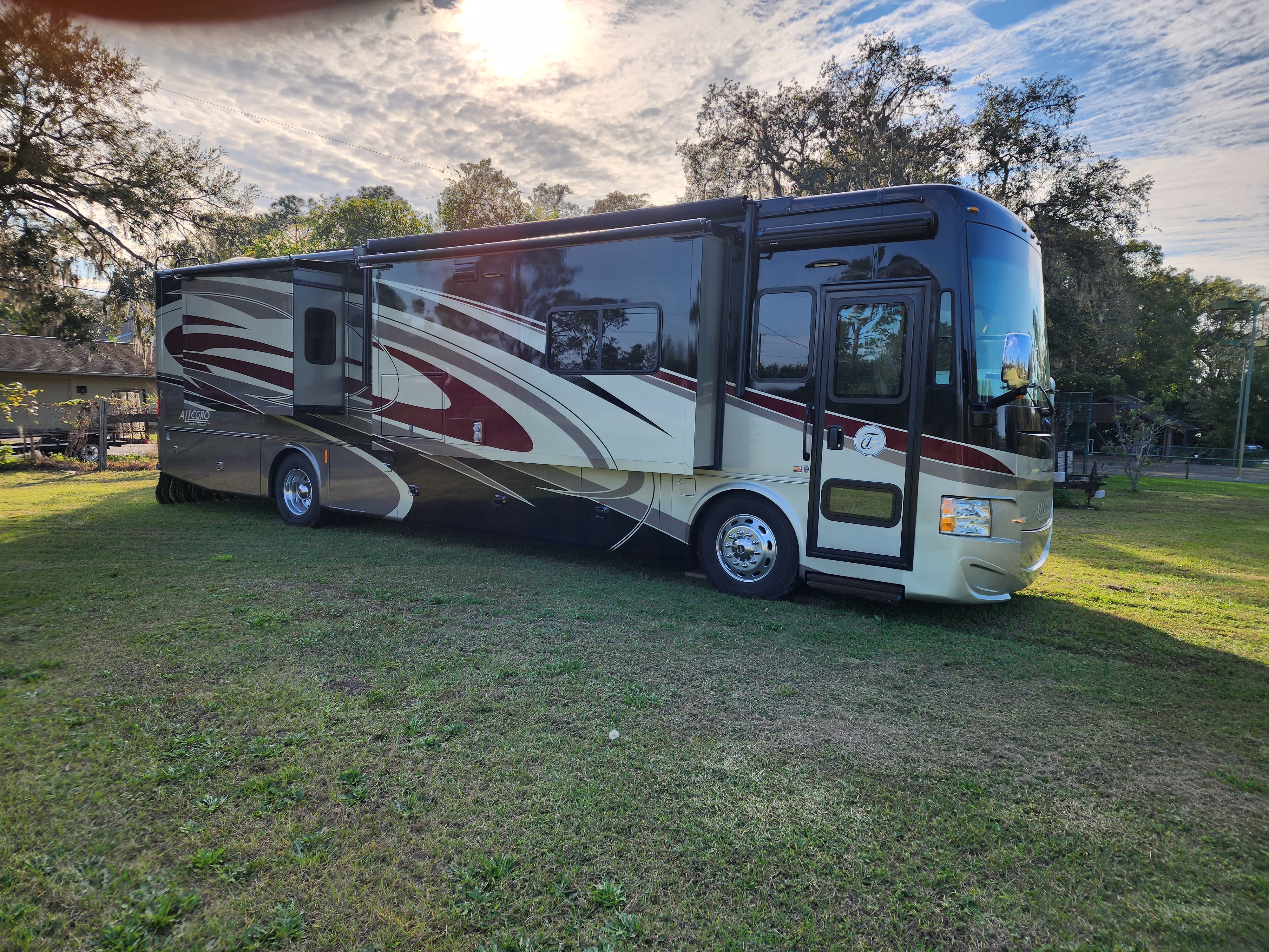 2015 Tiffin Motorhomes ALLEGRO RED 38 QRA RV