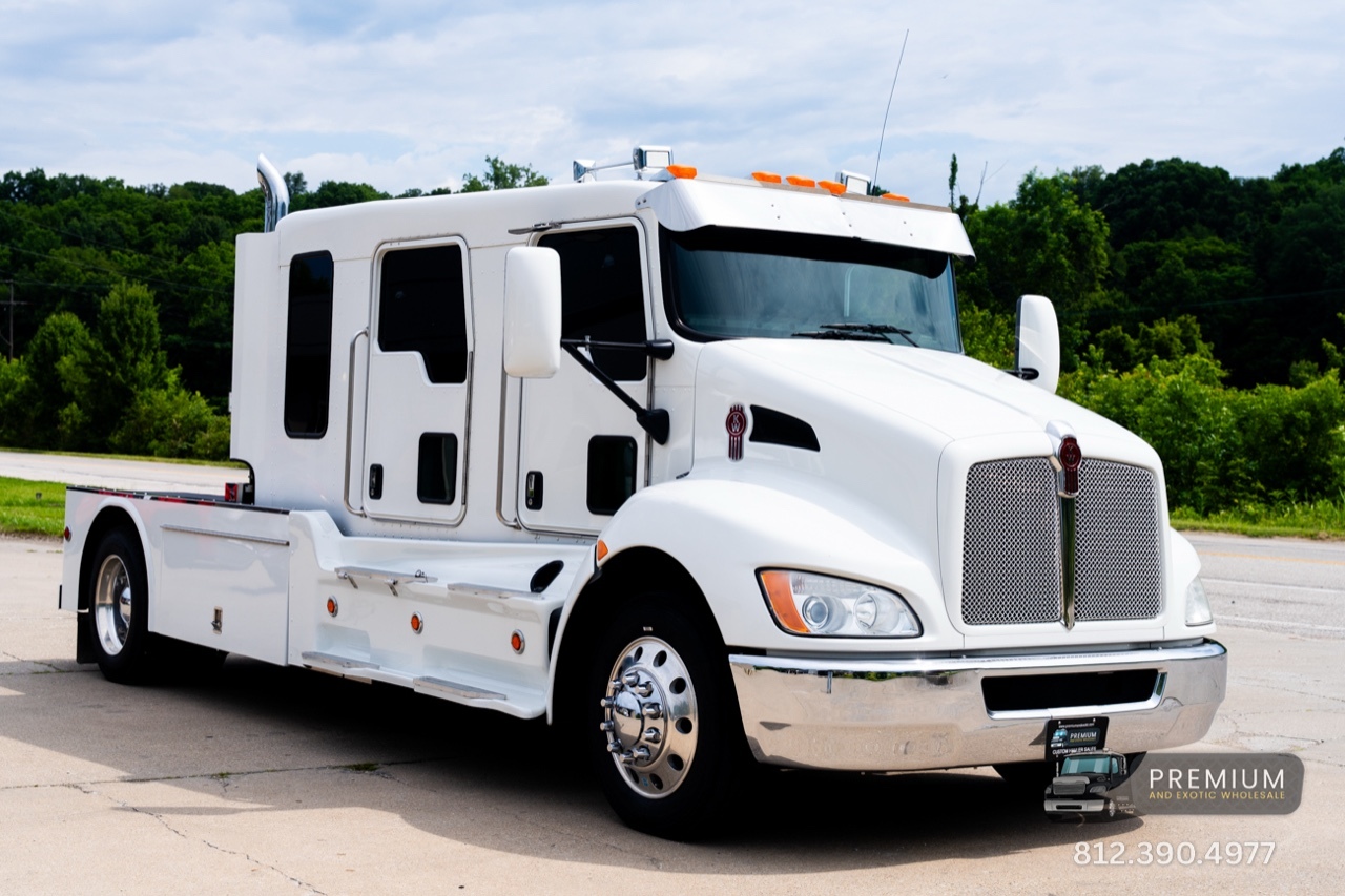 2015 KENWORTH T270 SCHWALBE STRETCH / SPORTCHASSIS / LAREDO / HAULER in Bloomington, IN