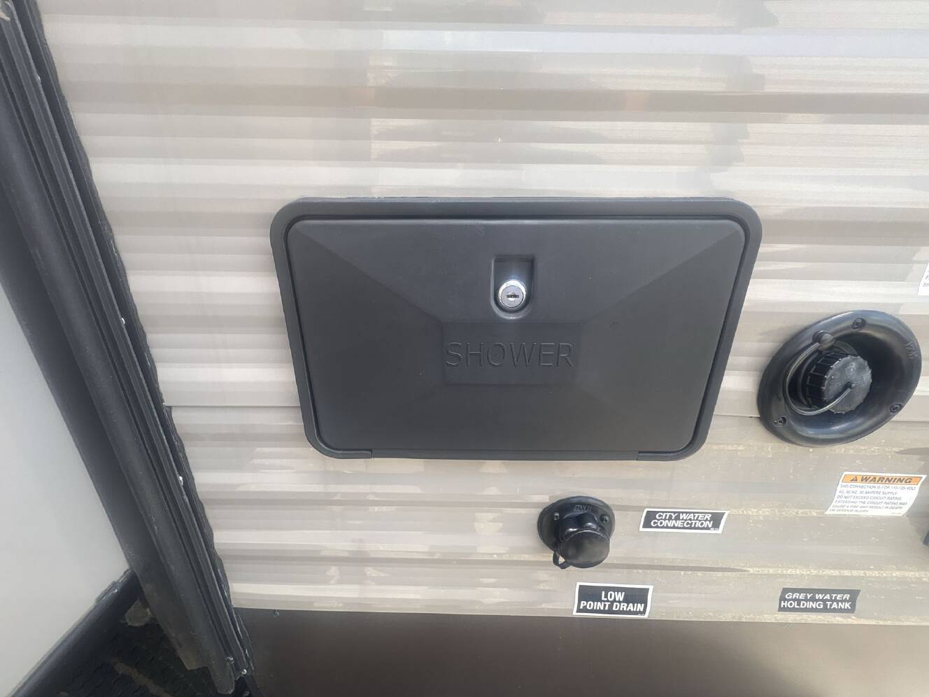 A photo of this 2016 Starcraft AR-ONE MAXX 24RKS FW