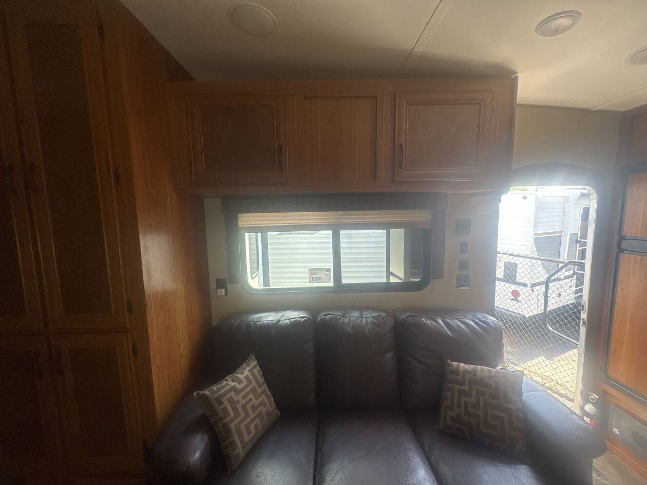 A photo of this 2016 Starcraft AR-ONE MAXX 24RKS FW