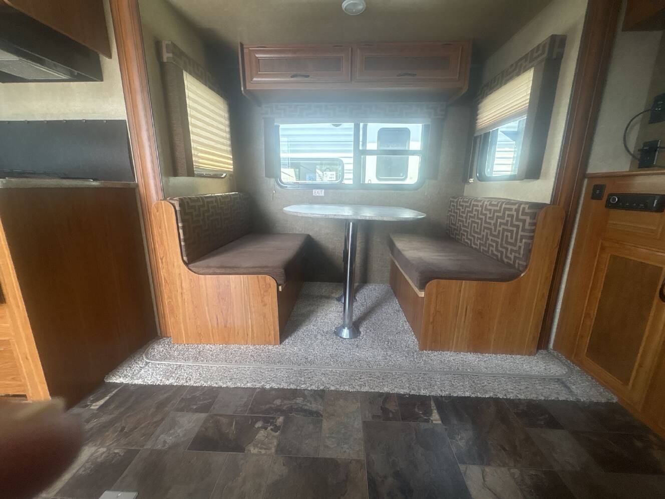 A photo of this 2016 Starcraft AR-ONE MAXX 24RKS FW