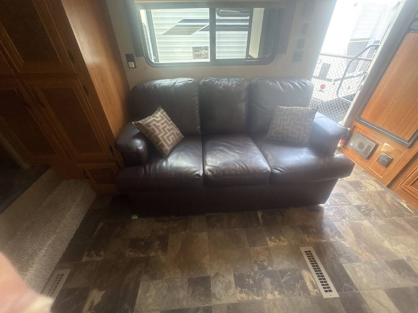 A photo of this 2016 Starcraft AR-ONE MAXX 24RKS FW