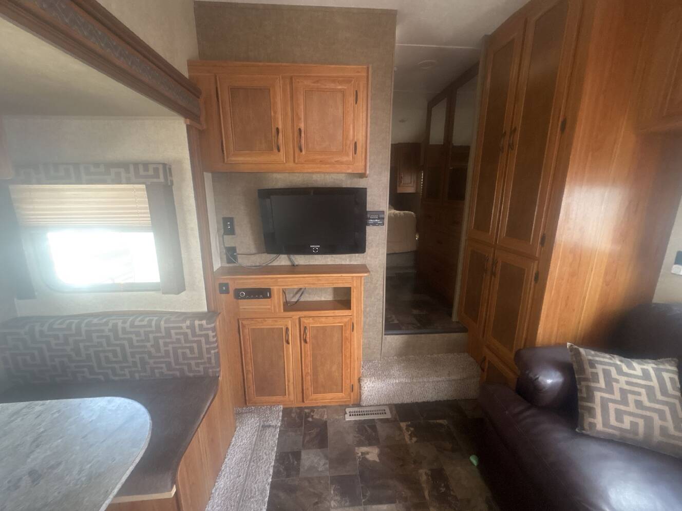 A photo of this 2016 Starcraft AR-ONE MAXX 24RKS FW