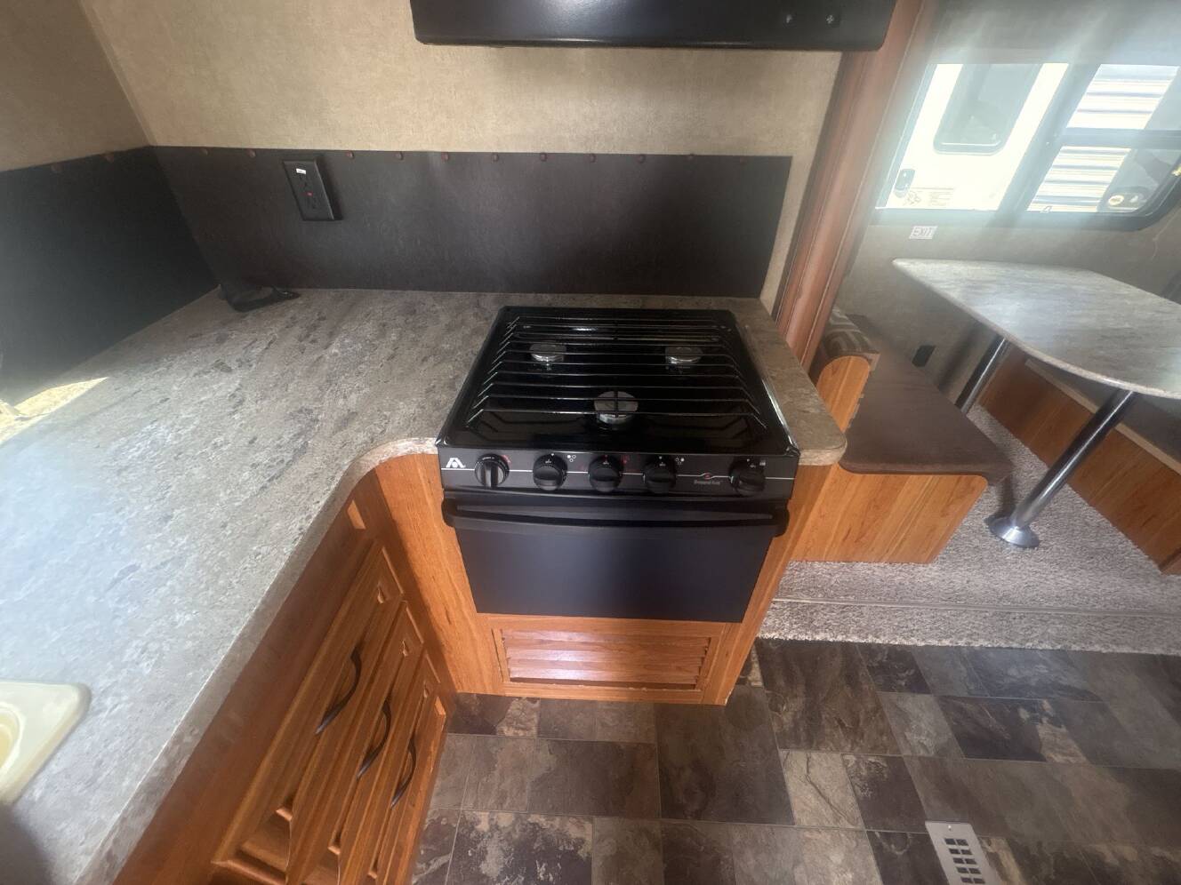 A photo of this 2016 Starcraft AR-ONE MAXX 24RKS FW