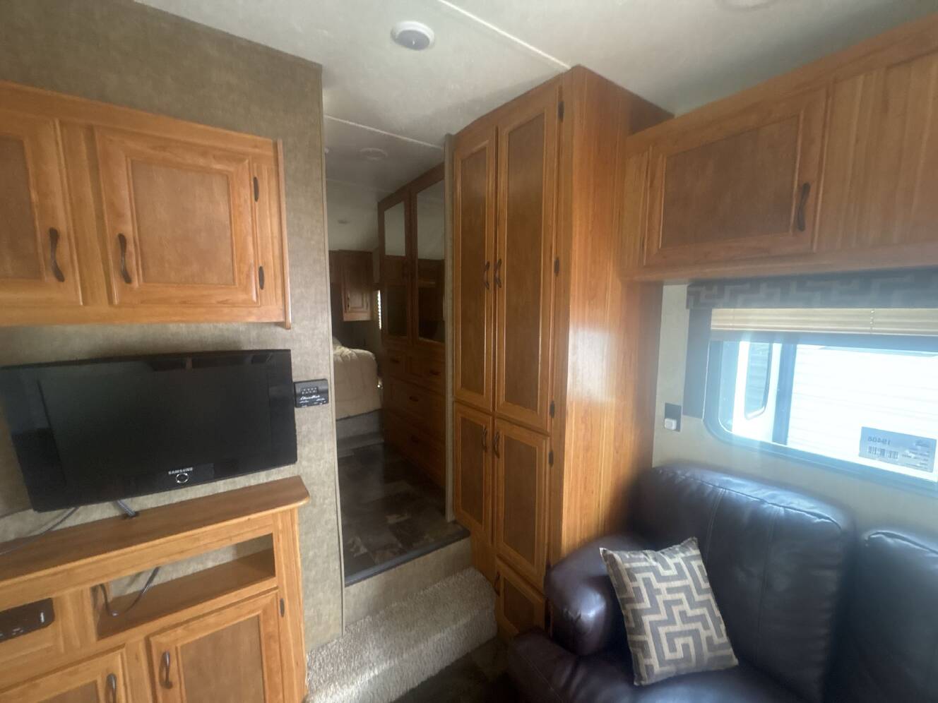 A photo of this 2016 Starcraft AR-ONE MAXX 24RKS FW