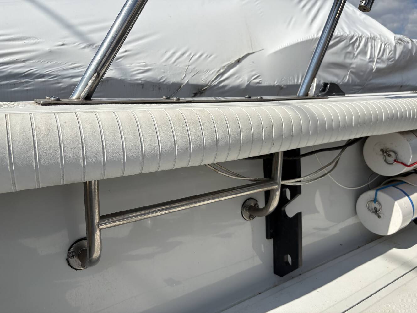 A photo of this 1994 Boston Whaler 24 Outrage