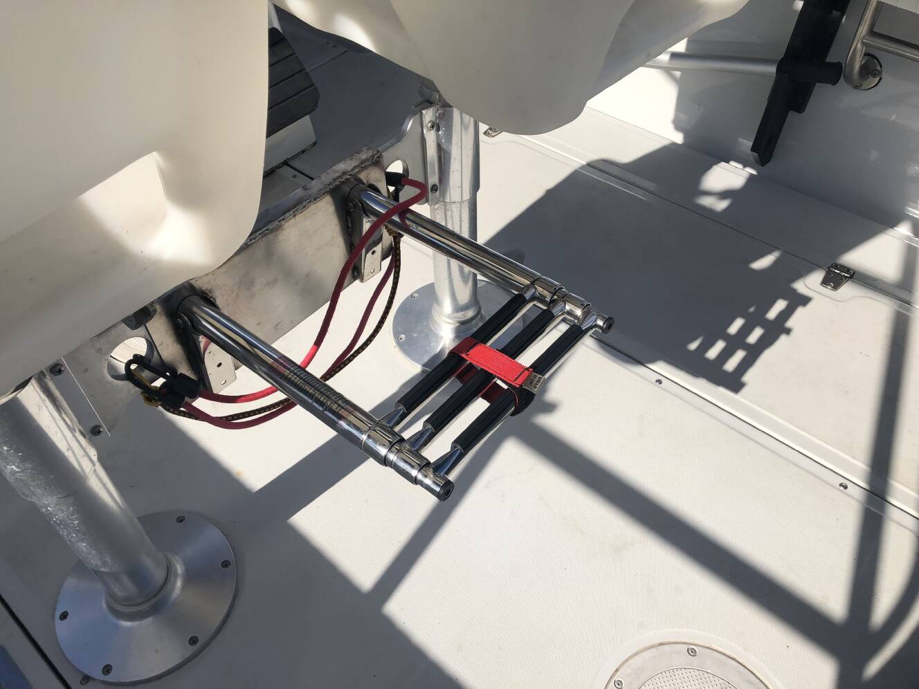 A photo of this 1994 Boston Whaler 24 Outrage