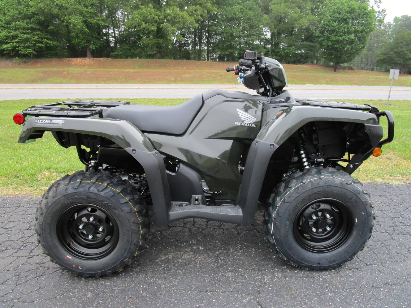 A photo of this 2027 Honda FourTrax Foreman Rubicon 4x4 EPS