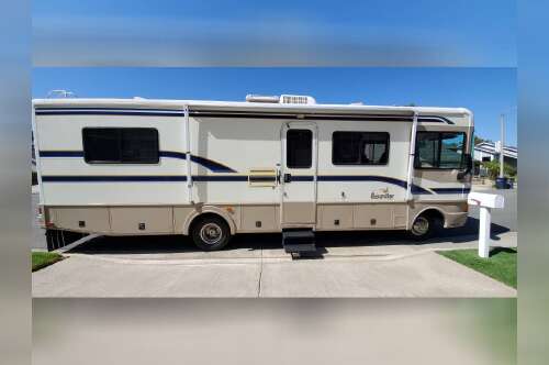 1998 Fleetwood BOUNDER 30E in riverside CA