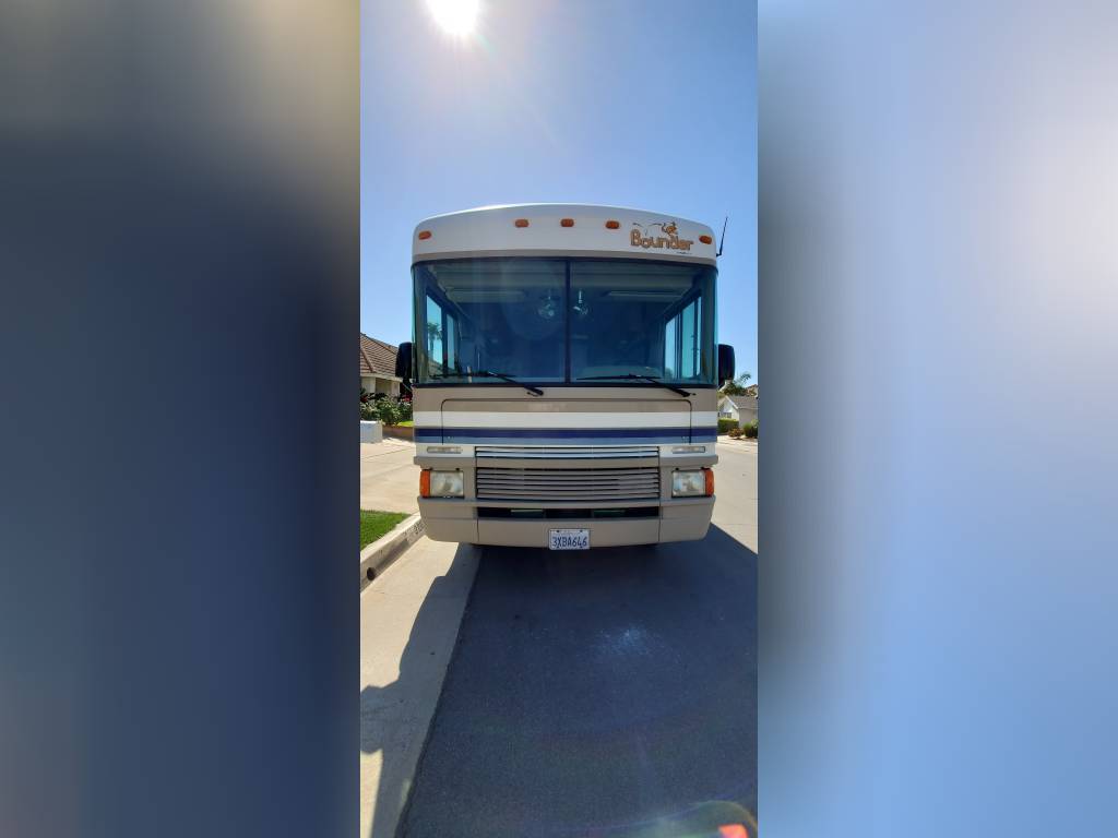 1998 Fleetwood BOUNDER 30E in riverside CA