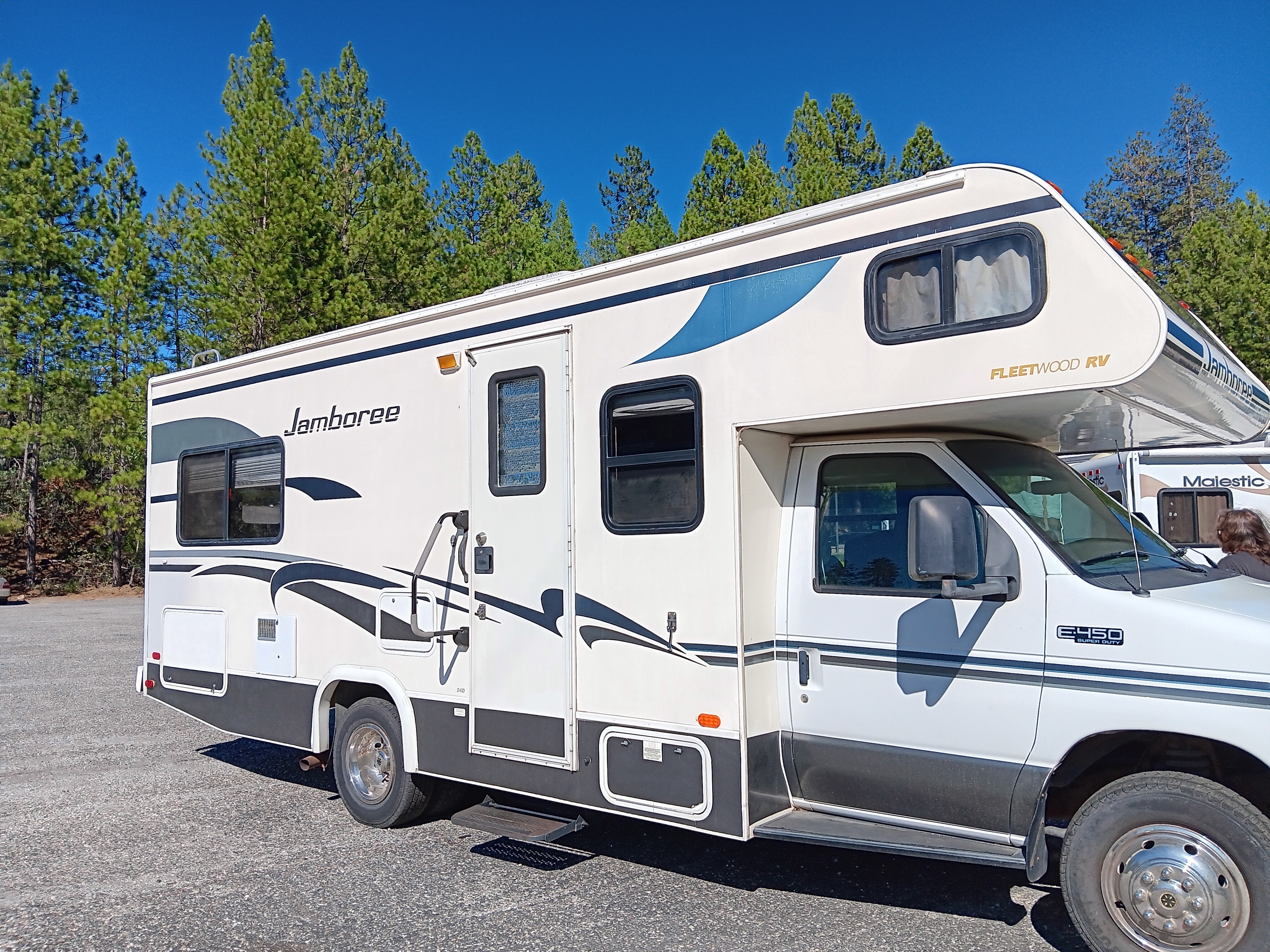 2003 Fleetwood JAMBOREE 24D in grass valley CA