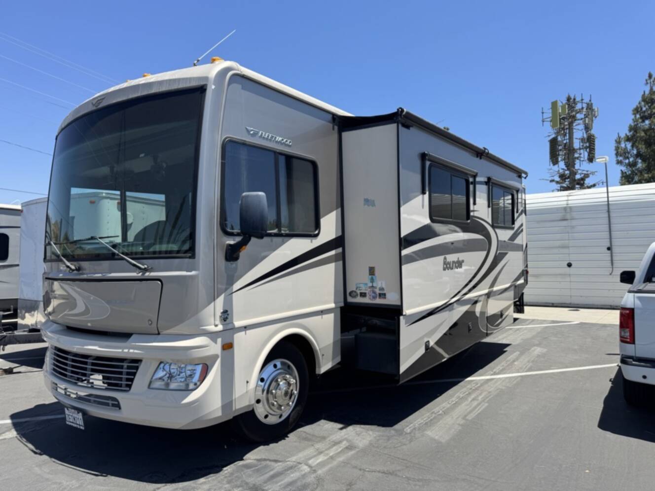 A photo of this 2014 Fleetwood BOUNDER 35K