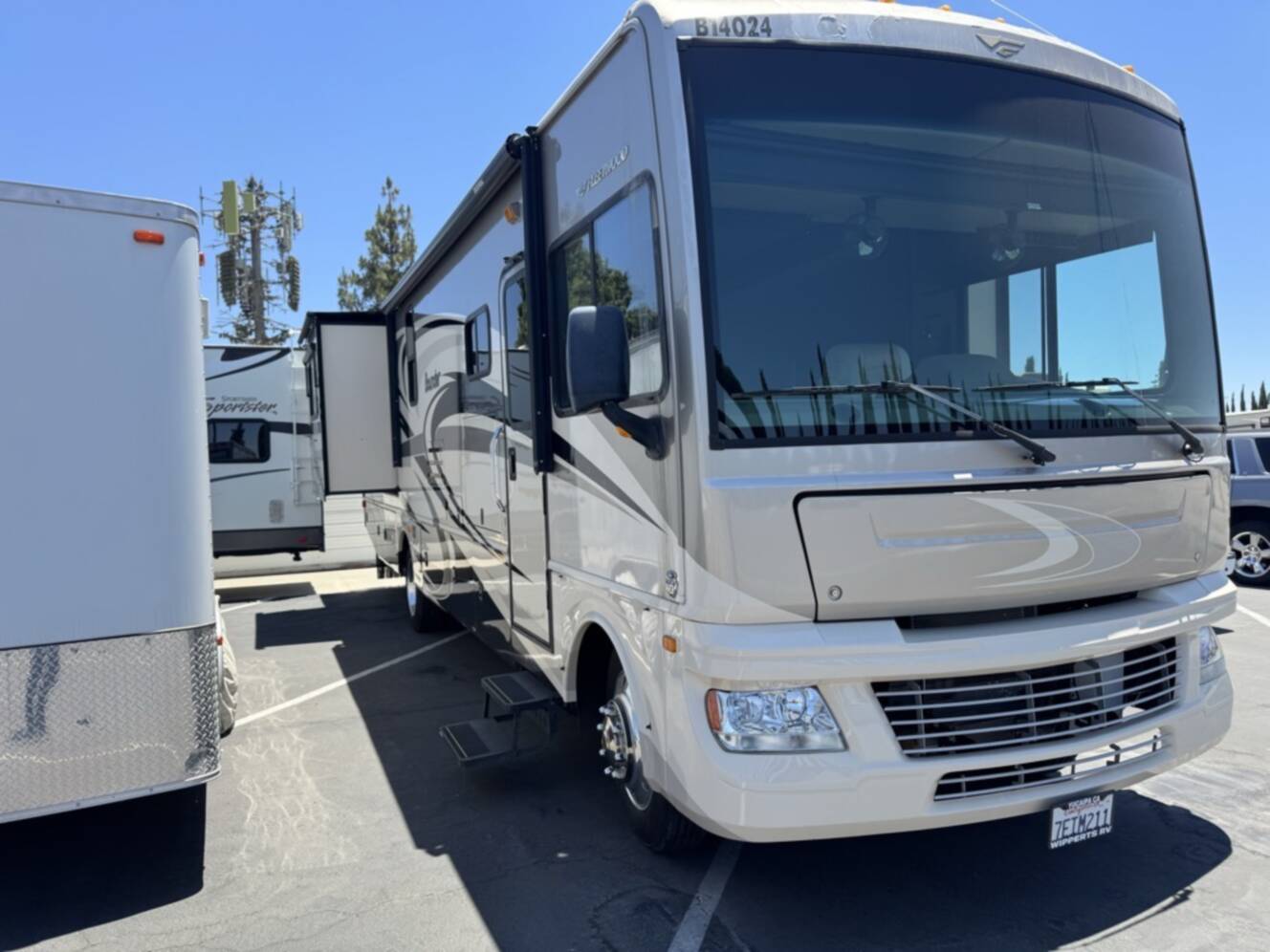 A photo of this 2014 Fleetwood BOUNDER 35K