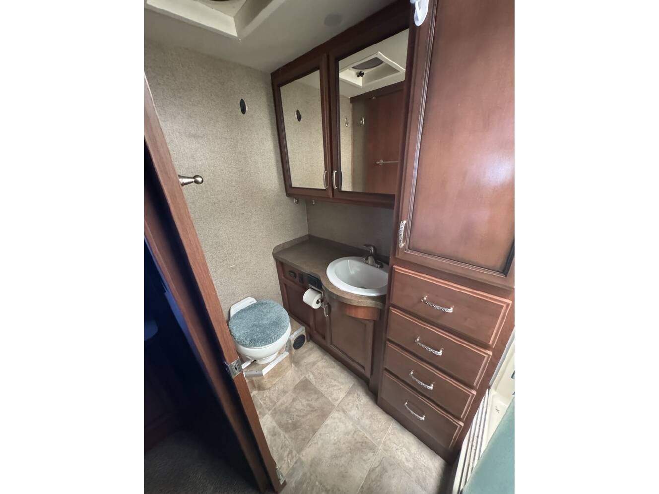 A photo of this 2014 Fleetwood BOUNDER 35K