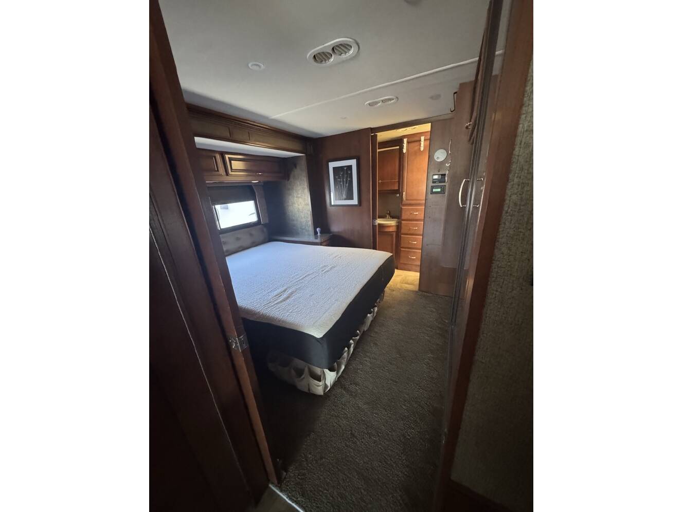 A photo of this 2014 Fleetwood BOUNDER 35K