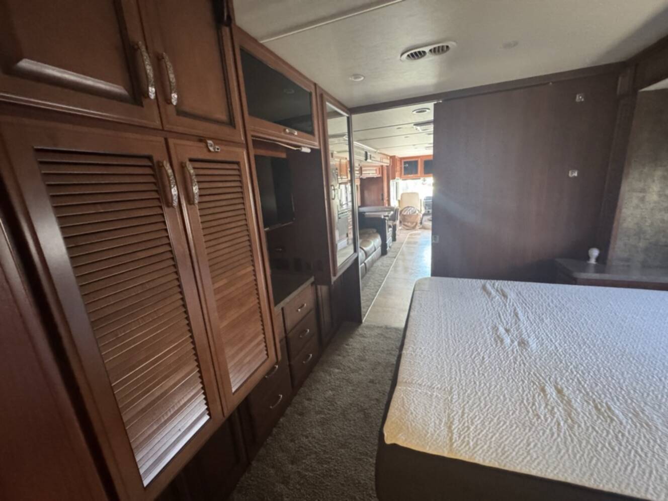 A photo of this 2014 Fleetwood BOUNDER 35K