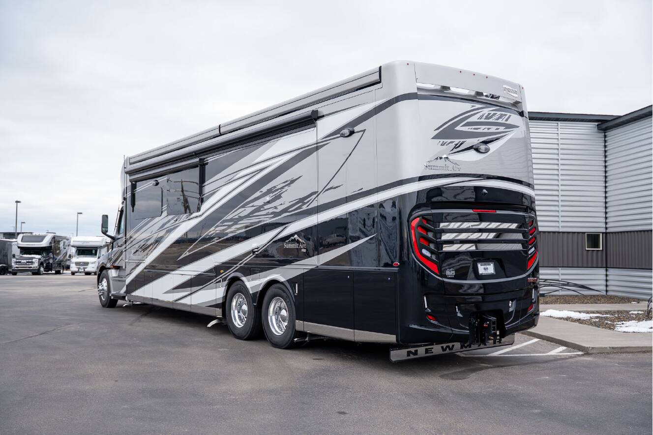 A photo of this 2026 Newmar SUMMIT AIRE 4505