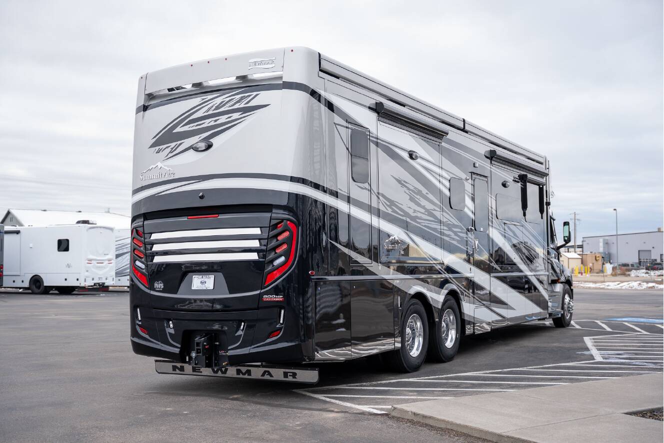 A photo of this 2026 Newmar SUMMIT AIRE 4505