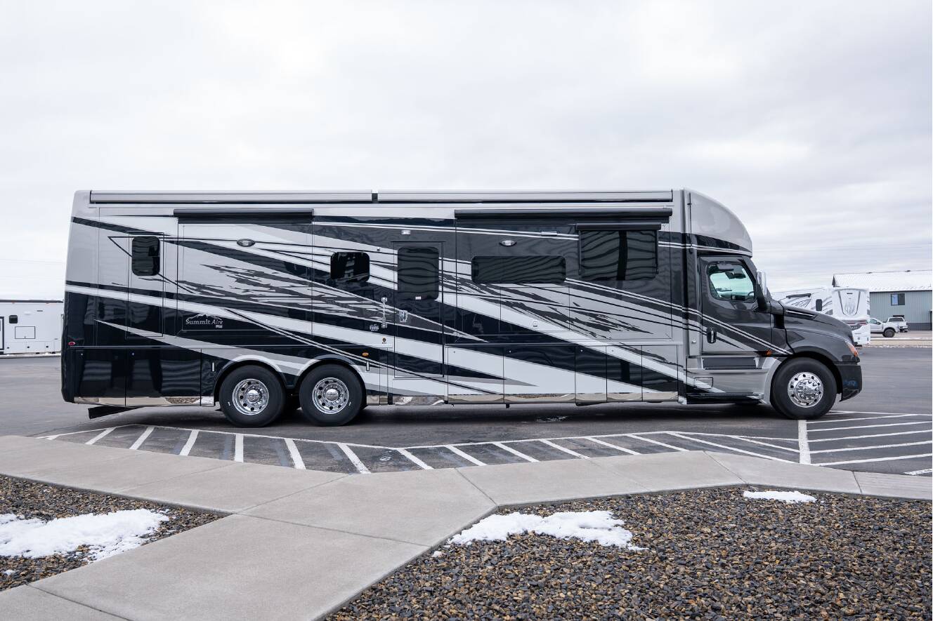 A photo of this 2026 Newmar SUMMIT AIRE 4505