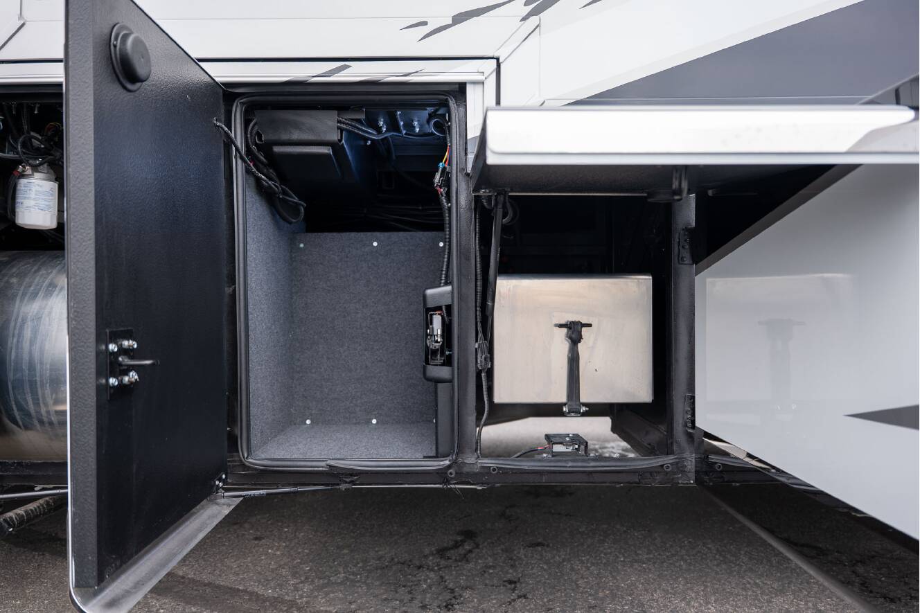 A photo of this 2026 Newmar SUMMIT AIRE 4505