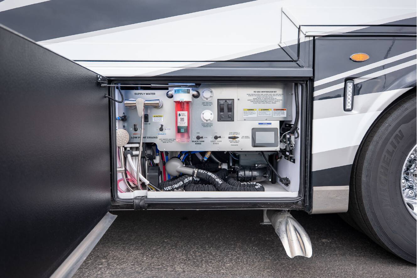 A photo of this 2026 Newmar SUMMIT AIRE 4505