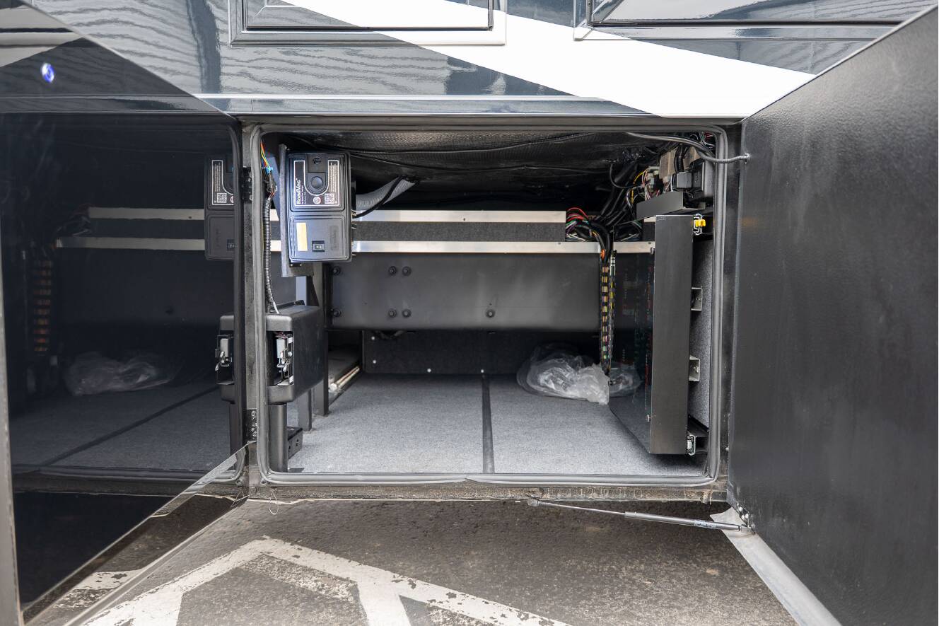 A photo of this 2026 Newmar SUMMIT AIRE 4505