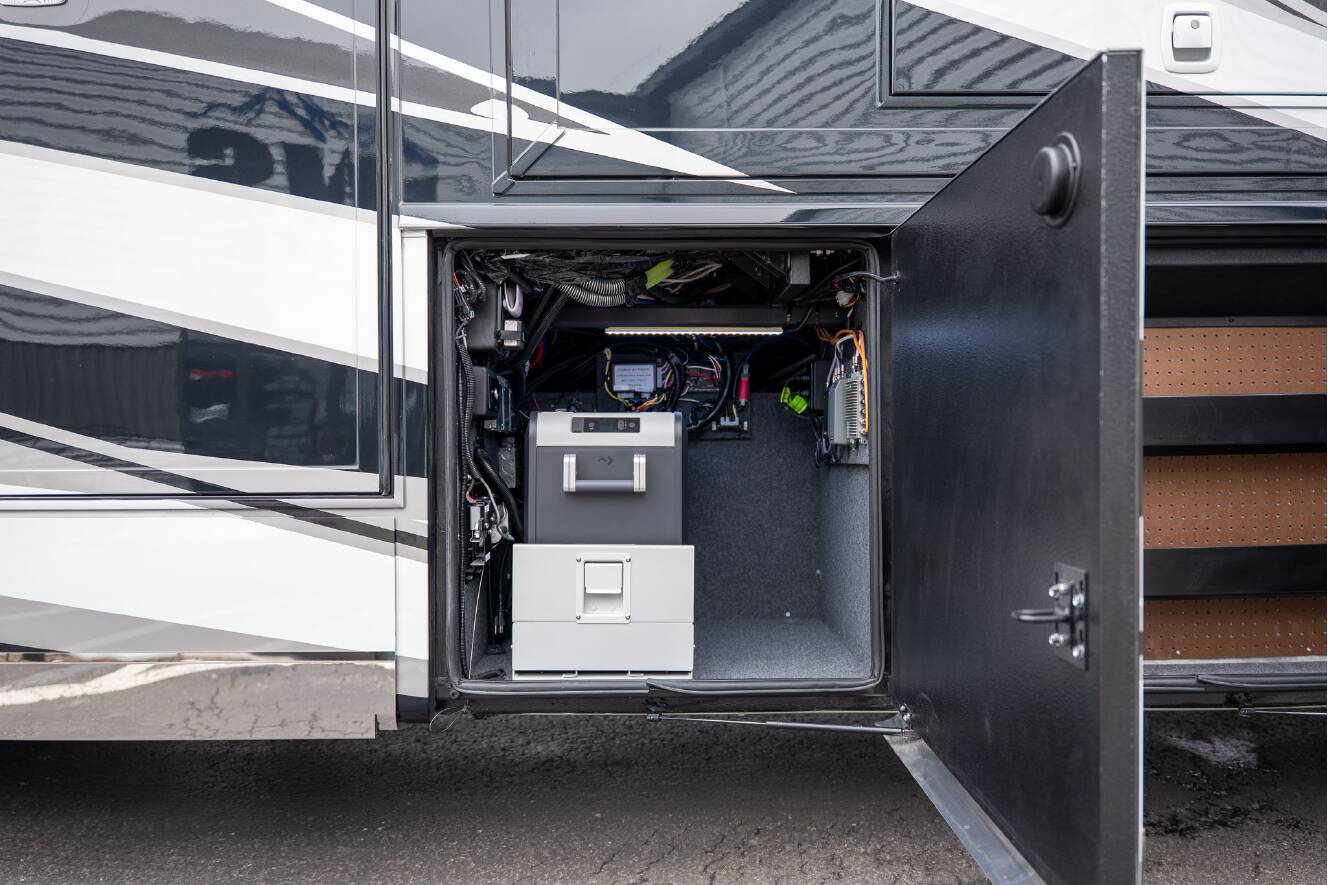 A photo of this 2026 Newmar SUMMIT AIRE 4505