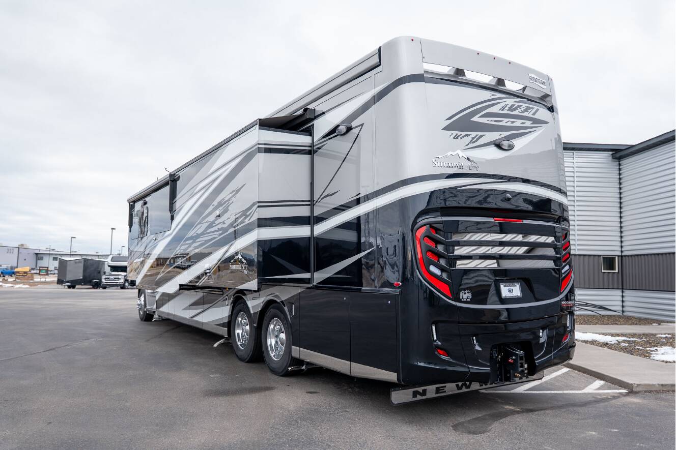 A photo of this 2026 Newmar SUMMIT AIRE 4505